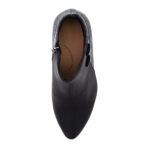 Timeless Tread Leather - Image 5